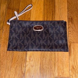 Michael Kors large wristlet